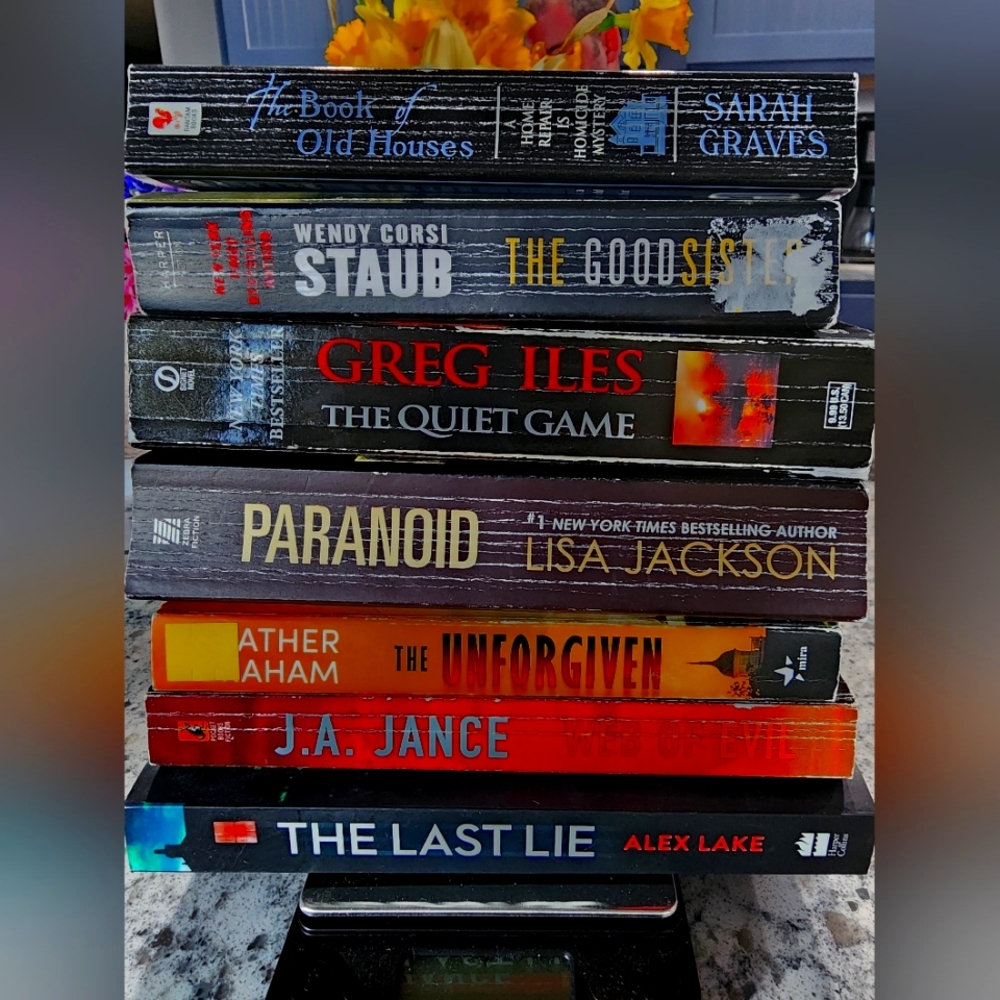 Assorted Mystery and Thriller Book Set, 7 Paperbacks
